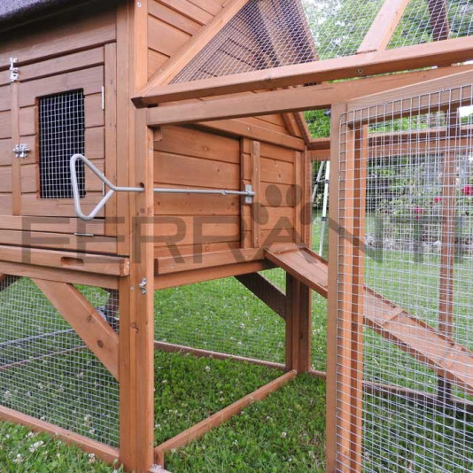 Pollaio mobile su ruote in legno, adatto a diversi animali | Ferranti