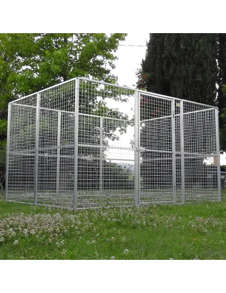 Custom-made dog and animal pen 200 x 300 x 170h cm