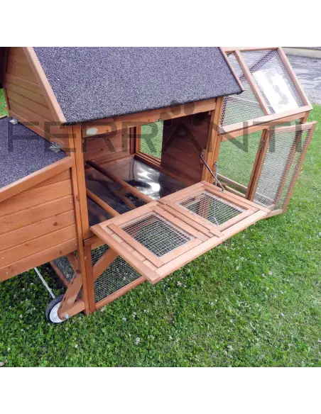 Side opening of mobile chicken coop for 4 hens