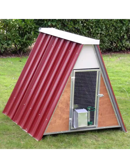 Small chicken coop for 8 hens with raised floor