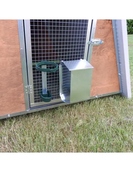 Feeder and drinker of insulated chicken coop for 8 hens Feeder and drinker of insulated chicken coop for 8 hens