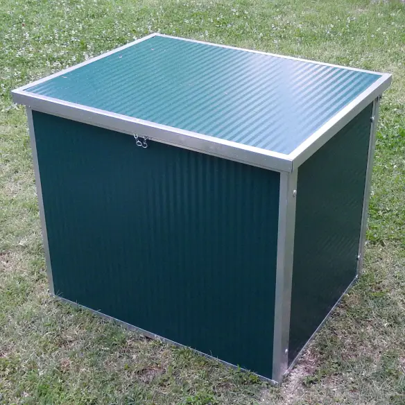 Back view of small insulated dog house