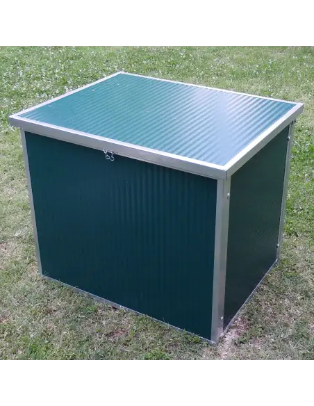 Back view of small insulated dog house
