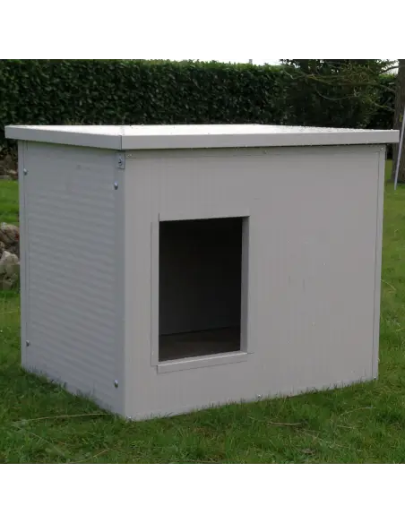 Medium outdoor dog house with insulated panels