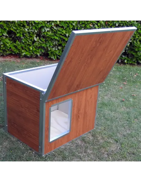 Opening roof of medium insulated dog house