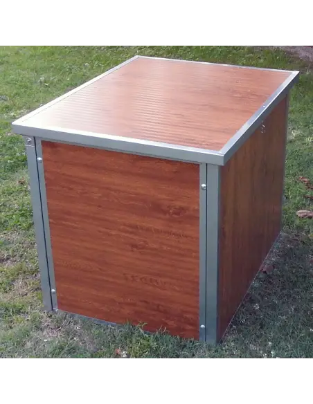 Back view of medium insulated dog house