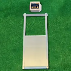 Porta automatica per pollaio con sistema crepuscolare