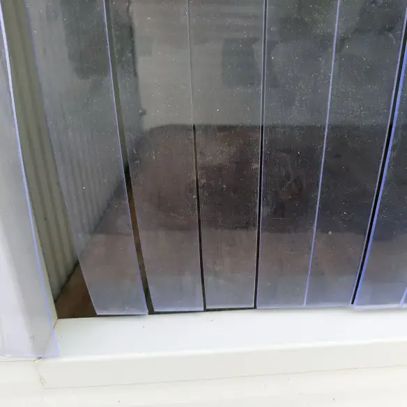 Detail of thermal curtain for doghouse