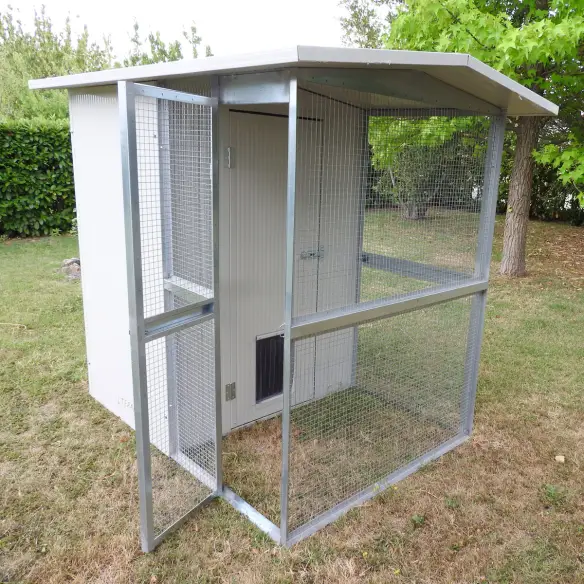 Entrance of insulated outdoor cat house