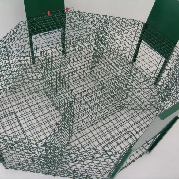 Bird trap for magpies, ravens, and corvids with 4 entrances Larsen type