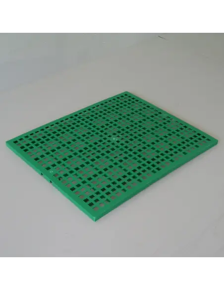 Plastic grid base for veterinary cage
