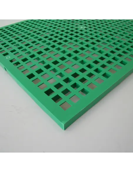 Plastic grid base for veterinary cage