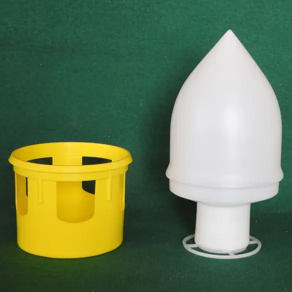 Automatic siphon waterer for hens