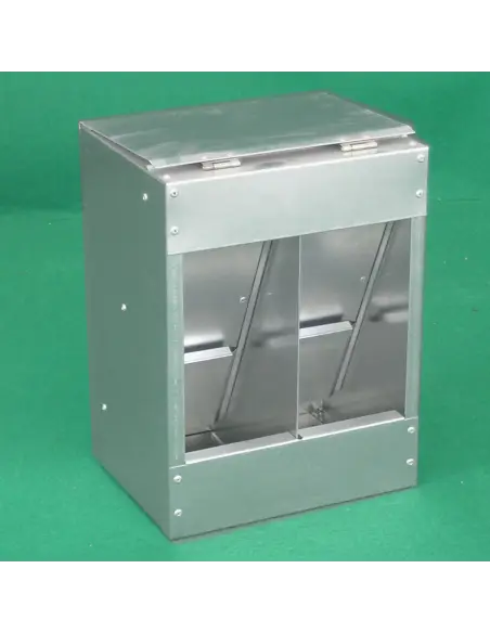 Two-compartment feeder for poultry