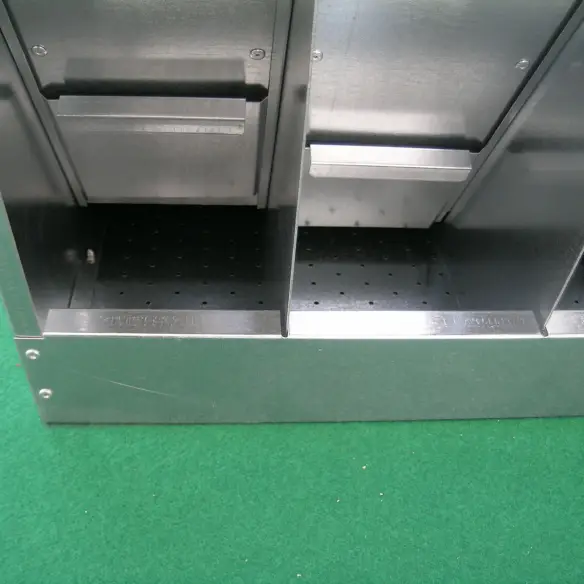 Adjustable compartments of large poultry feeder