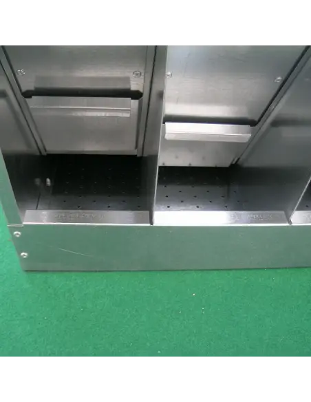 Adjustable compartments of large poultry feeder