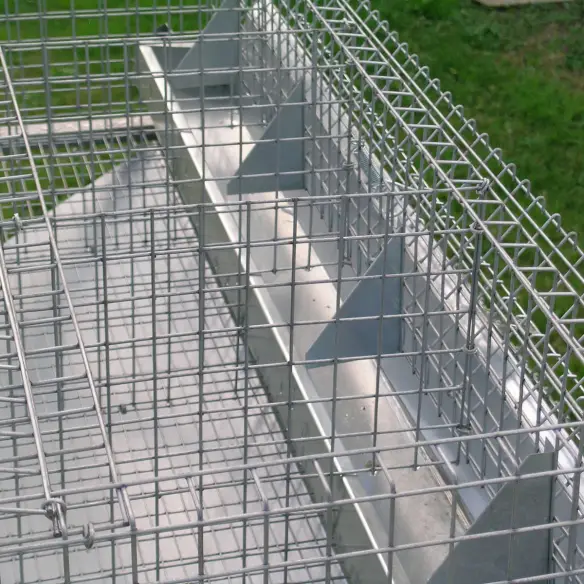 Fattening compartments of rabbit cage