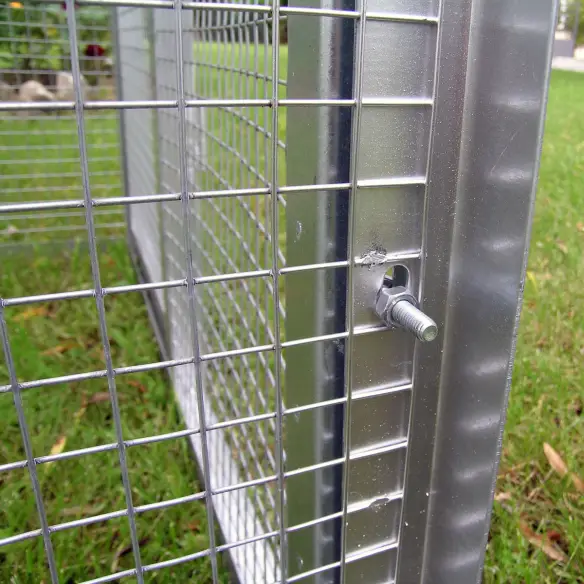 Panel fastening system of modular aviary