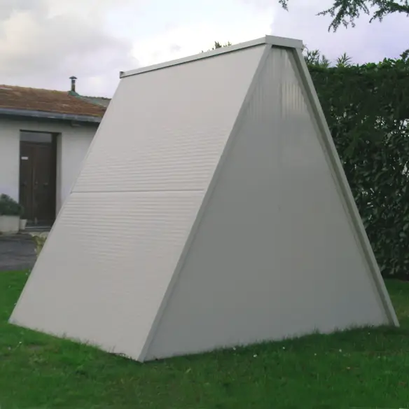 Back of insulated animal shelter