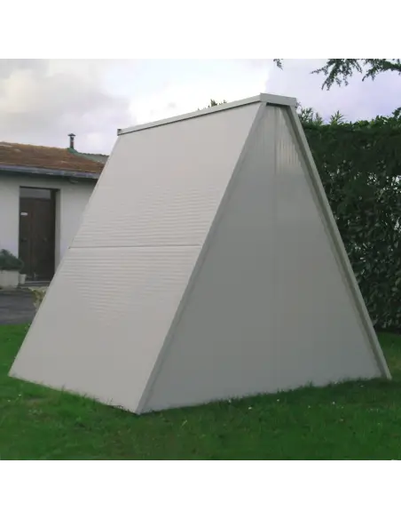 Back of insulated animal shelter