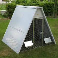 Pollaio coibentato a terra per 12 o 20 galline