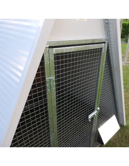 Front view of insulated ground chicken coop