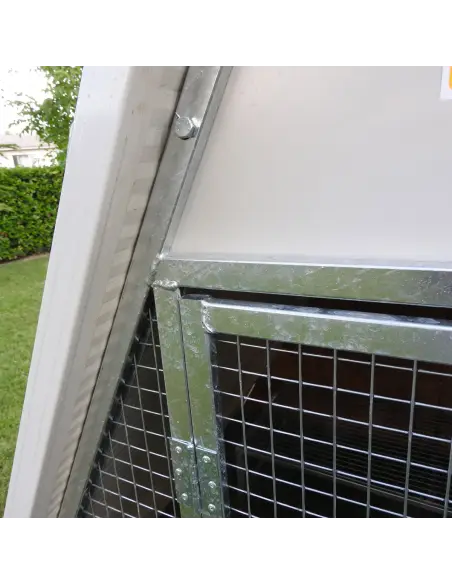 Entrance with latch holder of insulated ground chicken coop