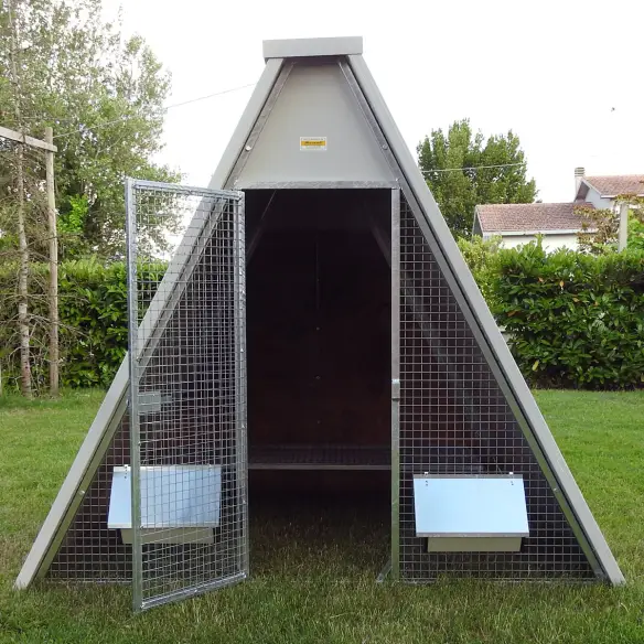 Entrance with latch holder of insulated ground chicken coop