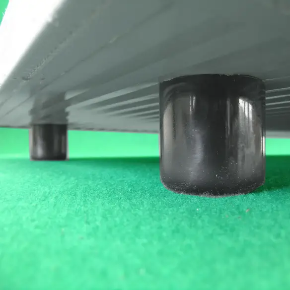 Piedini in acciaio del letto per cani da esterno