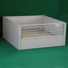 Whelping box for dogs made of insulated sandwich panels