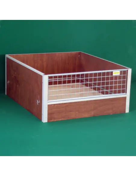 Wooden whelping box for dogs