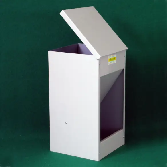 Apertura del coperchio della mangiatoia automatica per cani