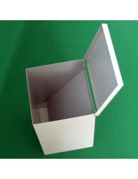 Lid opening of automatic dog feeder