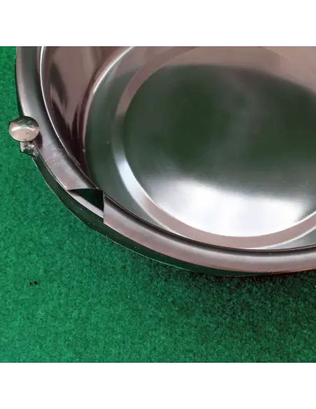 Removable locking dog bowl