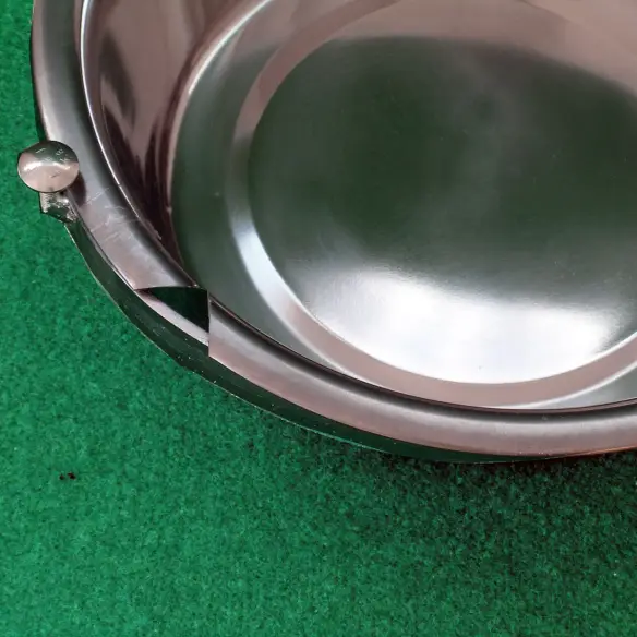 Anti-spill dog bowl with locking mount