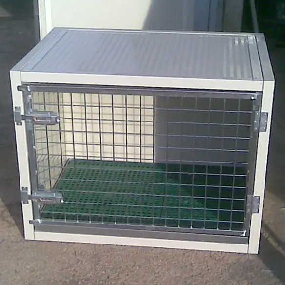 Closed dog transport box for pickup and trailer
