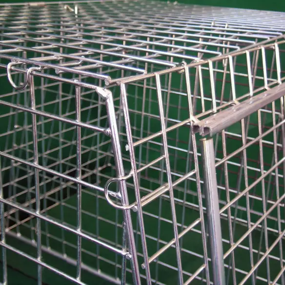 Quick-lock panels of dog travel crate