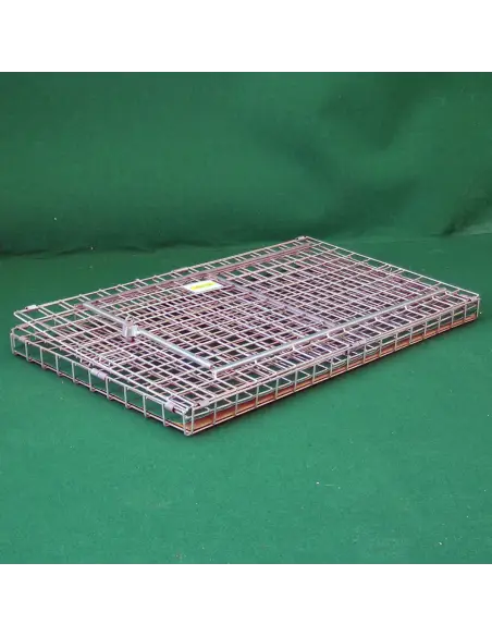 Closed dog crate for car transport