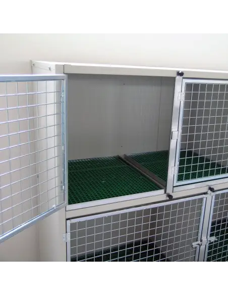 Detail of removable internal waste tray