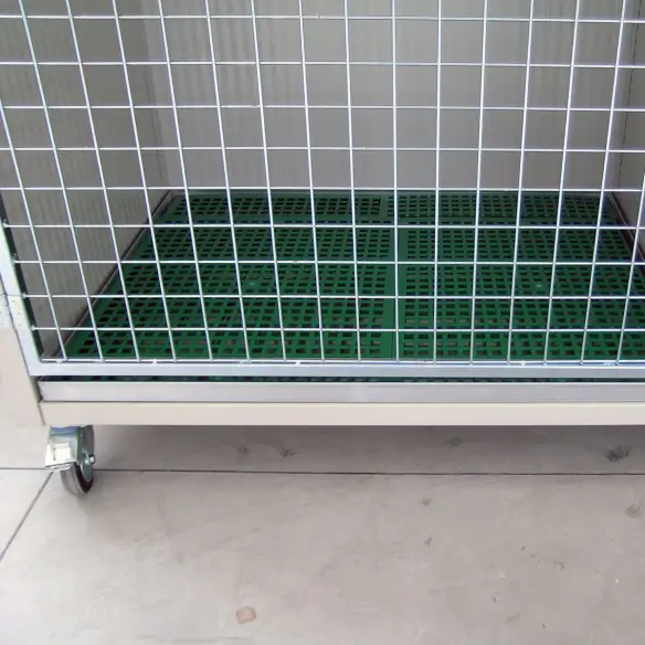 Detail of removable internal waste tray