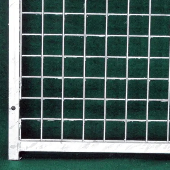 Raised feet of dog enclosure
