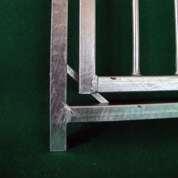 Access door stop of kennel gate