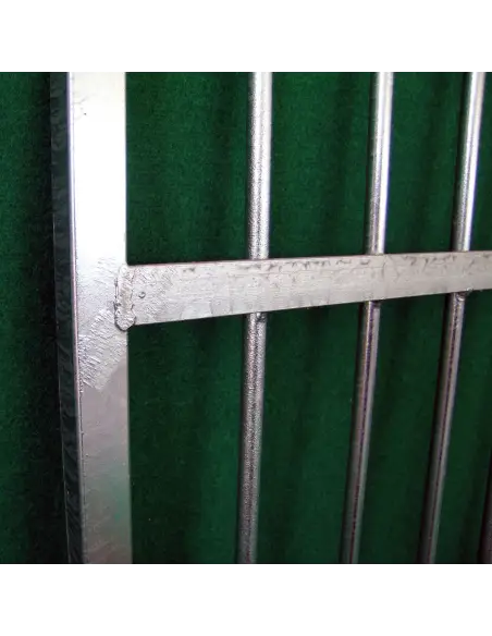 Detail of galvanized bar panel for dog kennel