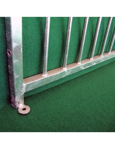 Ground fixing of kennel bar panel