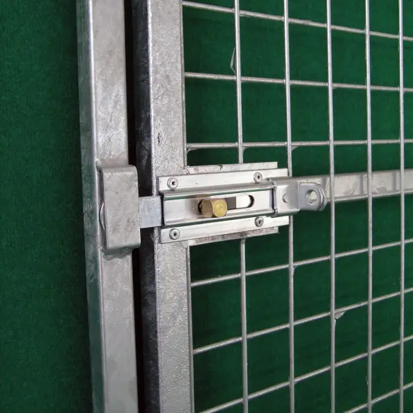 Chiusura con catenaccio portalucchetto del cancello per box cani