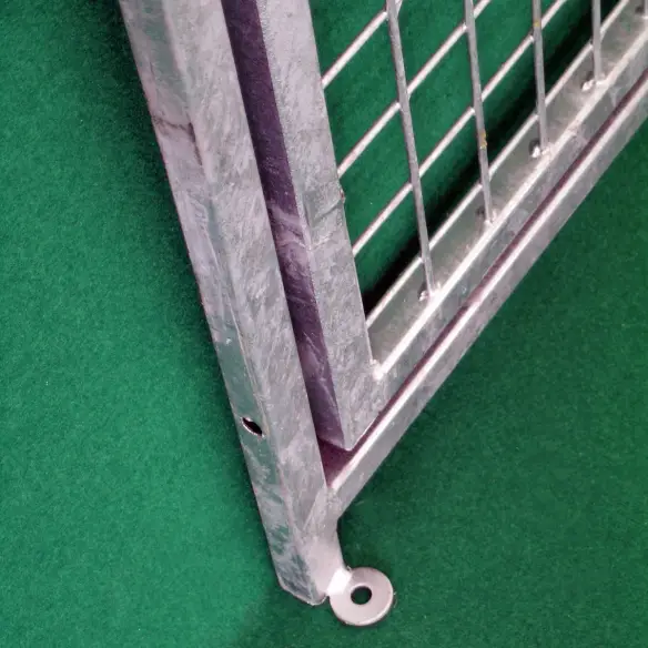 Ground fixing of dog kennel mesh panels