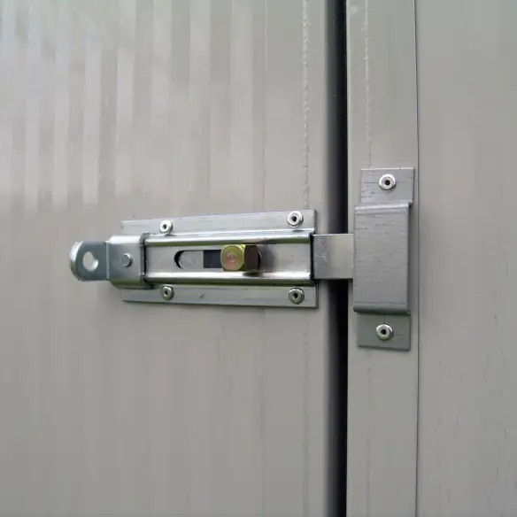 Porta con gattaiola a saracinesca della cuccia per cani