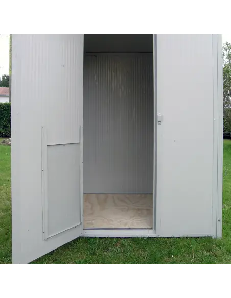 Interior of XXL insulated dog house with raised floor