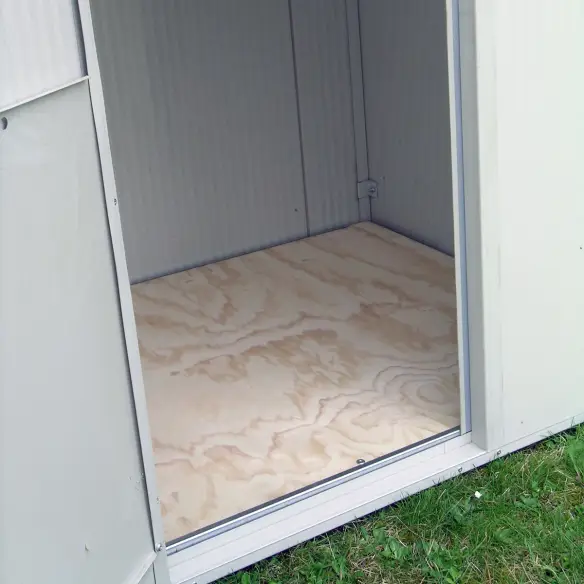 Interno della cuccia per cani XXL con fondo rialzato