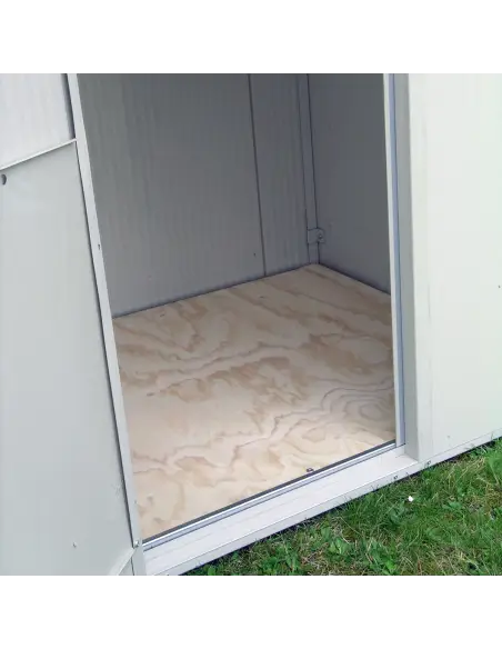Interior of XXL insulated dog house with raised floor